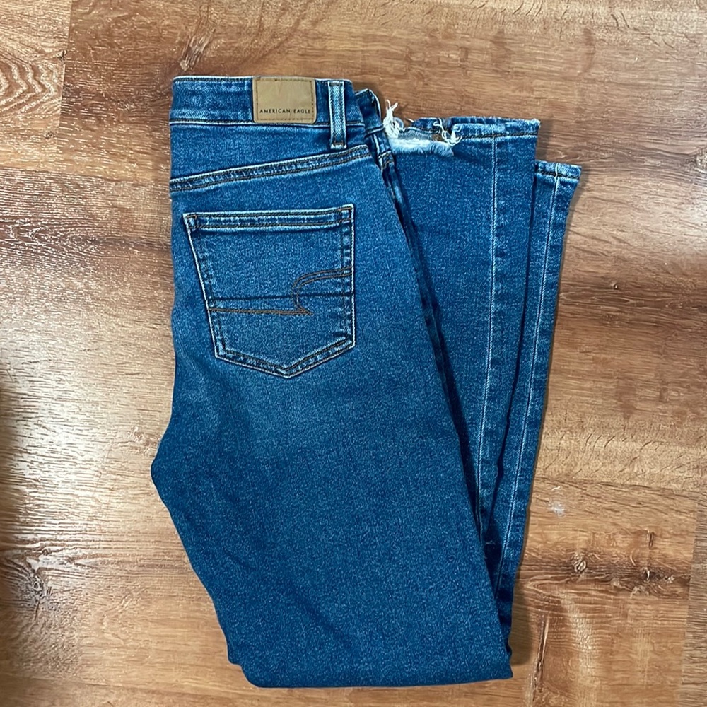 American Eagle High Rise Stretch Mom Jean (2L)